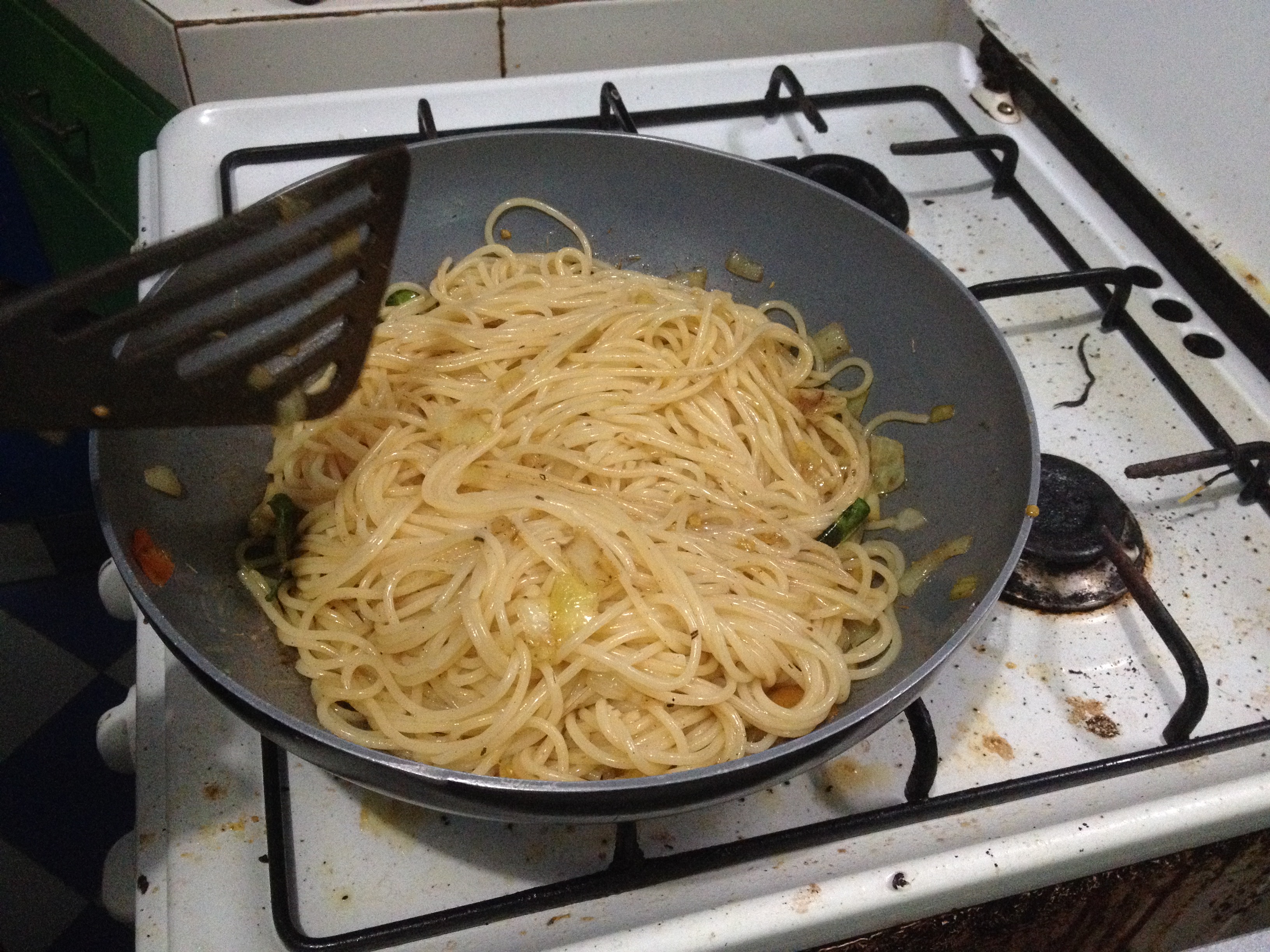 Скачай взломанный спагетти. Спагетти 2 мм. Спагеттони 2. Слово спагетти с 2 т.